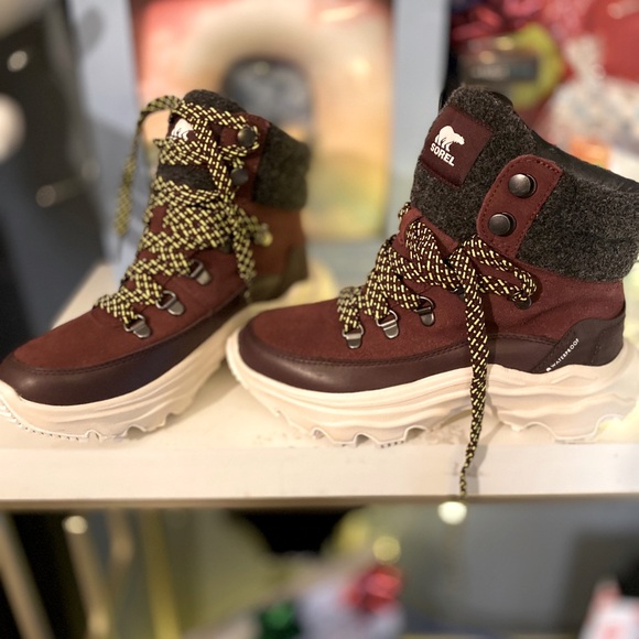 Sorel Women's Kinetic Breakthru Conquest Waterproof Boot sz 6 Burgundy & cream - Picture 7 of 11